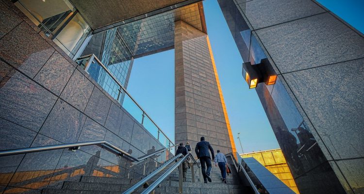 entdecken sie die geheimnisse des finanziellen erfolgs! erfahren sie, wie sie ihre finanzen optimieren, vermögen aufbauen und nachhaltigen wohlstand erreichen können.